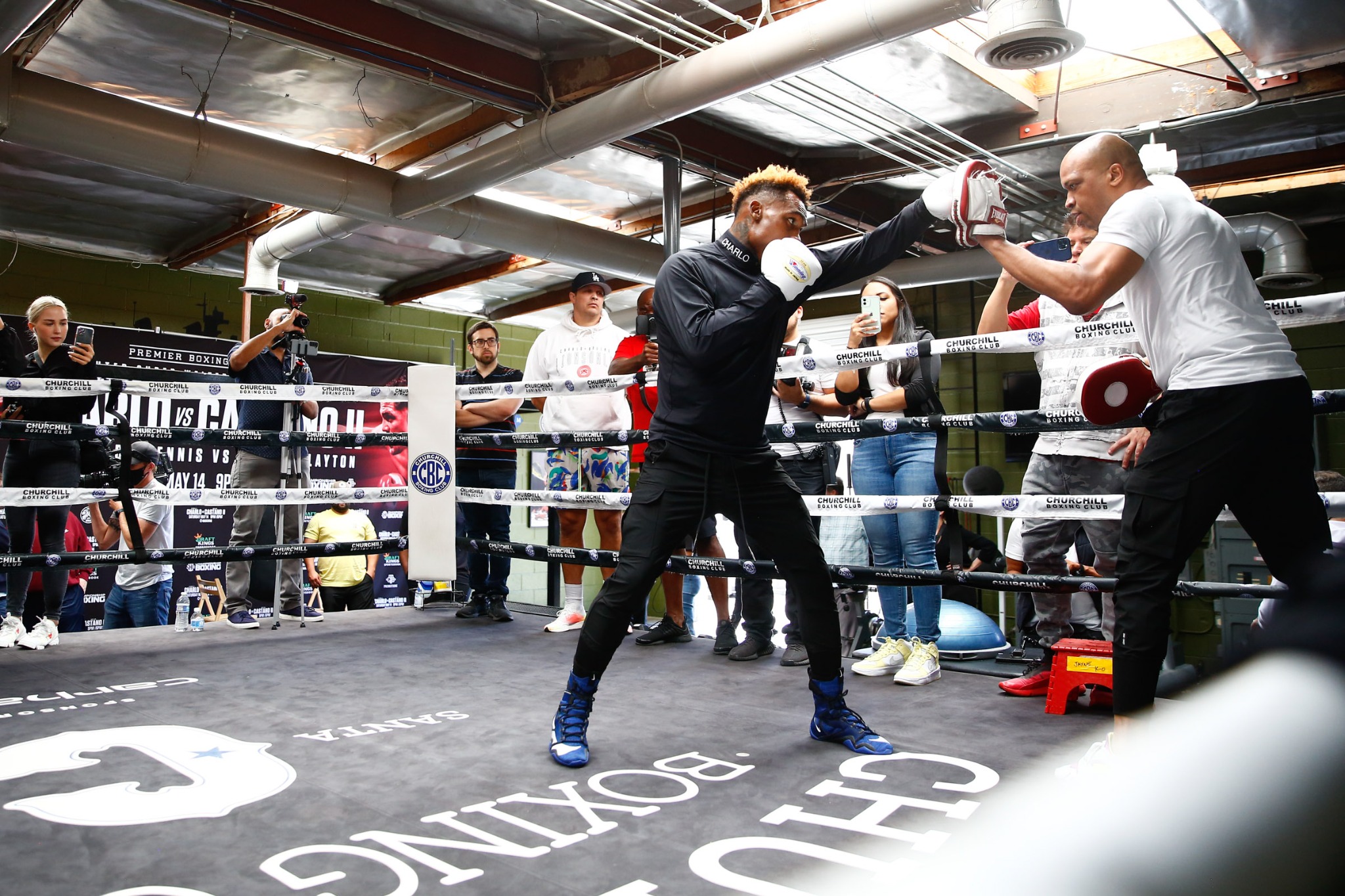 Journalist Joseph Hammond observes Jermell Charlo during a media workout ahead of the Brian Castaño rematch in May 2022.
